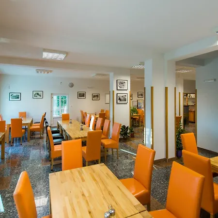 Oda ve Kahvaltı Belvedere 3*