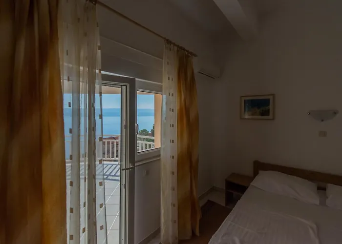 krevet i doručak Belvedere 3*