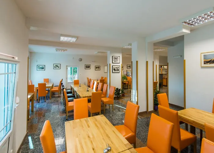 krevet i doručak Belvedere 3*